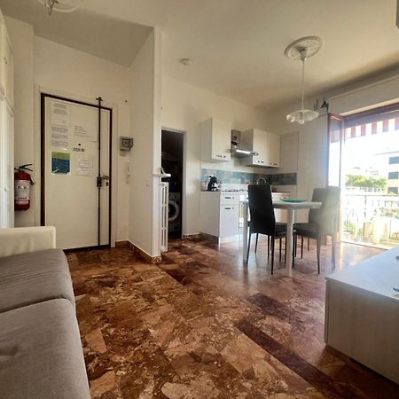 Apartment Aurora & Nicole Ideal Per Biker Con Terazza Vista Mare Parcheggio E Wi-Fi Gratuiti Pietra Ligure Exterior foto